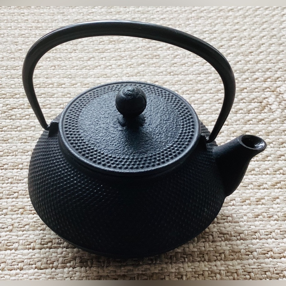 Iwachu Japanese cast iron Tetsubin teapot, Hobnail black - Picture 2 of 15